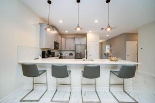 Last Minute Disney Getaway! Private Pool, Hot Tub & Games Room. Book Now! #85981 - Kissimmee - 1