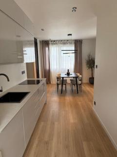 Maison avec jardin, terrasse et double garage - 4