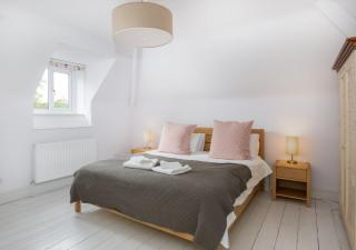 Stunning 5 Bed in the Centre of Bourton! - 2