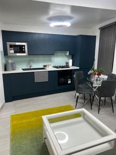 Stunning 2 bed apartment located on high street, 5 minutes from New Cross station, free parking, 1 minute from famous 5 star Lit shisha bar and restaurant - Londra - 2