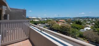 Hampton Court Apartments - 9