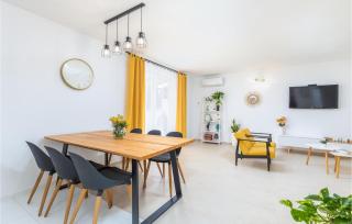 Lovely Home In Valbandon With Wifi - Valbandon - 7