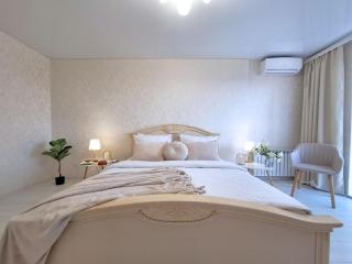 Серце Полтави Двокімнатна студія у центрі міста Мережа Alex Apartments Документи для відряджень Безготівковий розрахунок - 1