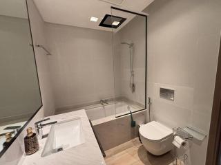 FIRST CLASS 1BR Luxurious Vogue Palace - Dubai - 5