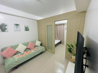 Condo at Shore 1 with Netflix - Manila - 0