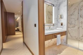 FIRST CLASS Luxury 3BR Apartment with Burj Khalifa & Fountain Views - Dubai - 4