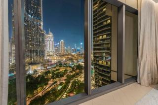 FIRST CLASS Luxury 3BR Apartment with Burj Khalifa & Fountain Views - Dubai - 3