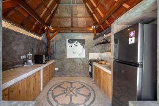 The Hepburn Stylish Single Room Guesthouse with Shared Pool 900m from Seminyak Beach - Seminyak - 6
