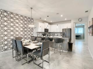 Last Minute Disney Getaway! Private Pool, Hot Tub & Games Room. Book Now! #88015 - Kissimmee - 2