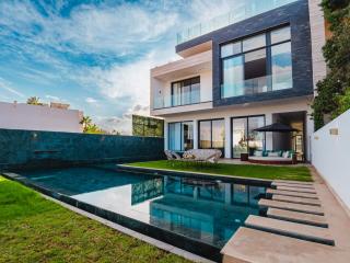 Five-Star Family Villa in Marrakech - A Luxury Getaway for Families Only - Marrakech - 0