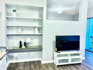 Beautiful Uptown Adventure Apartment - Charlotte - 4