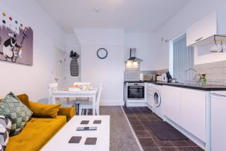 St Paul's by YourStays - 2 Bedroom House in Merseyside - Seacombe - 7