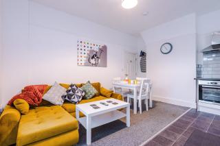 St Paul's by YourStays - 2 Bedroom House in Merseyside - Seacombe - 9