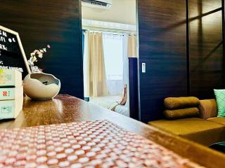 Ikigai's Alpha Makati City View Condo with Balcony Perfect for Relaxation - Manila - 3