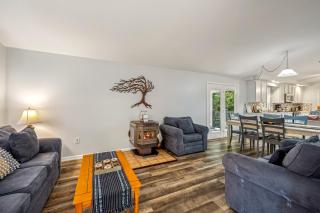 Herons Rest -- Riverfront, Fire Pit, All seasons Porch, Grill, Games, Fishing, Deck, Wifi, River view - Great Cacapon - 2
