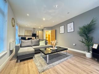 Modern TWO Bedroom Apartment Birmingham City Centre - 2 BATHROOMS - SLEEPS 6 GUESTS - FREE Underground Parking - FAST Speed Internet - Birmingham - 0