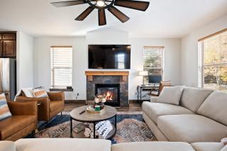 Iconic Location, Sleeps 8, Short drive to Ski and Bike Access, Shared Hot Tub, View of Olympic Park! - Park City - 0