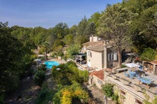 Authentique "mas" Provencal avec sa grande piscine, au milieu de la nature, calme assure ! - 3