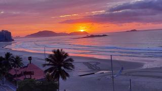 Apto Frente Mar Pé na Areia 6 Hóspedes 2 vagas - Guarujá - 7