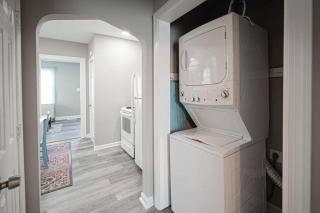 Adorable Stylish 1bed 1 bath - 1