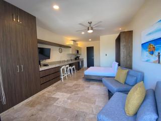 Large Studio, Large Rooftop Pool, Great Location! - Playa del Carmen - 9
