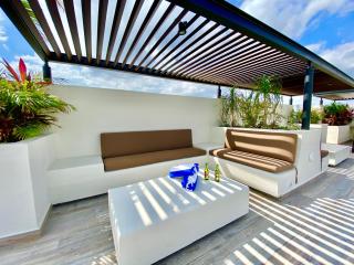 Large Studio, Large Rooftop Pool, Great Location! - Playa del Carmen - 8