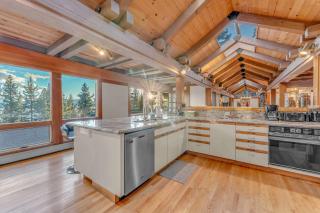 3-Level Getaway Minutes from Lake Tahoe - 1