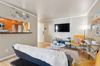 Vibrant 2bed Condo - Stroll to SEA Space Needle - Seattle - 9