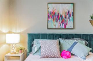Vibrant 2bed Condo - Stroll to SEA Space Needle - Seattle - 4
