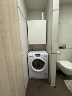 Cozy apt - parking & all amenities - 1