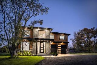 Riverfront Retreat Modern Home w Sauna and Hot Tub - Campbellford - 0