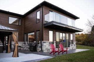 Riverfront Retreat Modern Home w Sauna and Hot Tub - Campbellford - 3
