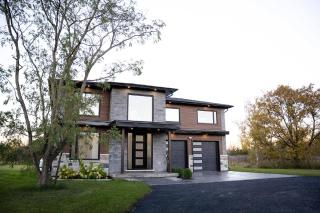 Riverfront Retreat Modern Home w Sauna and Hot Tub - Campbellford - 1