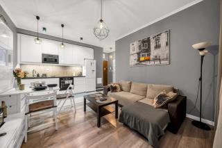 Warsaw Wola Apt - 8th Floor, Parking, Balcony - by Rentujemy - Varsavia - 1