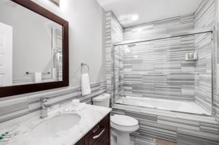 Palatial 1BR with Rooftop Pool - 7