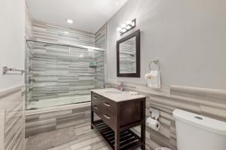 Lavish 1BR with Pool & Gym Access - 7