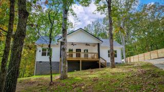 Melody Ridge Downtown with Fast WiFi, King Suite, Soaking Tub - Fort Payne - 0