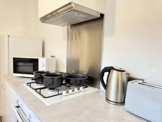 TV in Every Room Free Parking - Liverpool - 3