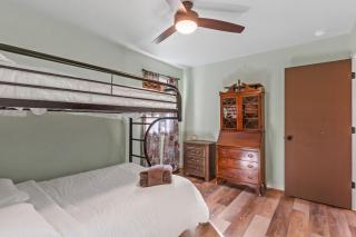 Chill Retreat, hot tub, large private yard - Wilmington - 4