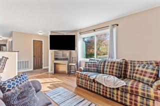Chill Retreat, hot tub, large private yard - Wilmington - 1