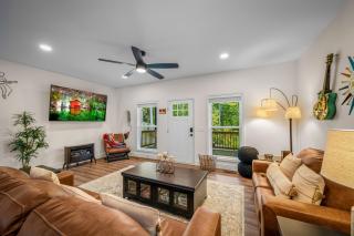 Melody Ridge Downtown with Fast WiFi, King Suite, Soaking Tub - Fort Payne - 4