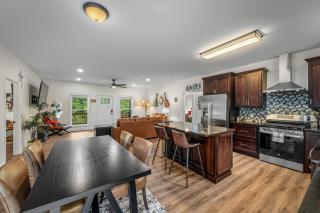 Melody Ridge Downtown with Fast WiFi, King Suite, Soaking Tub - Fort Payne - 2