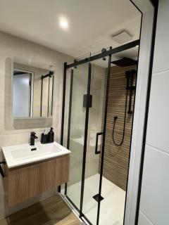 Uno in the City - Luxury Serviced Accommodation - Truro - 5