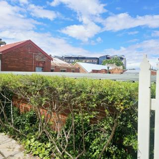 Bendigo Skyline-CBD Apartment with lock up Garage - Bendigo - 2