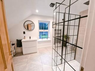 Lorraine's Loft - Cookstown - 7