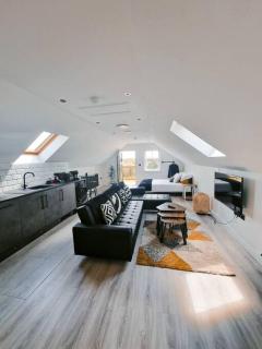 Lorraine's Loft - Cookstown - 3