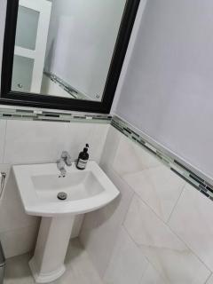 The Sunset Villa - 2BD APT w Pool & Lovely Views - 4
