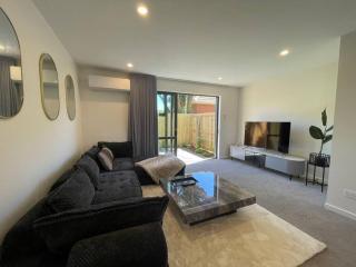 Stylish 2 Bed Retreat Close to CBD With Parking - Christchurch - 4