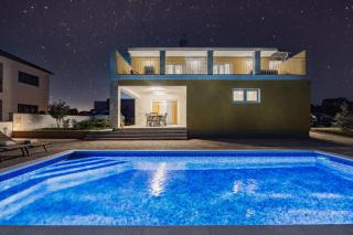Enchanting Vacation Villas with Pool and Jacuzzi - Krnica - 4