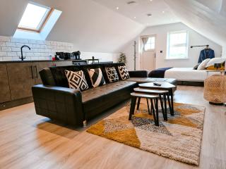 Lorraine's Loft - Cookstown - 9